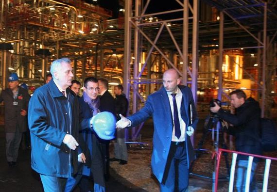 Панчево 1.11.2012. год - Председник Николић присуствовао је пуштању у рад модернизоване рафинерије у Панчеву.